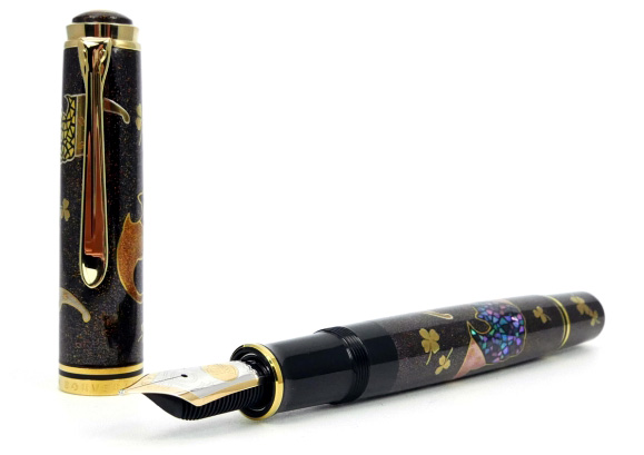 Maki-e Five Lucky Bats limited edition fountain pen.
